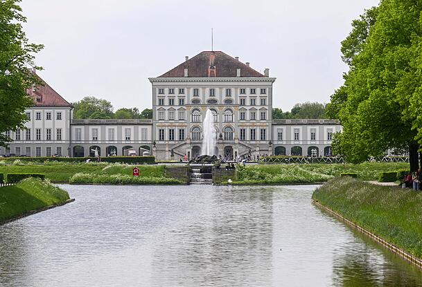 Ein beliebter Ort zum Heiraten: das Schloss Nymphenburg. Eine Trauung kostet hier 670 Euro und wird per Losverfahren erteilt. Ein beliebter Ort zum Heiraten: das Schloss Nymphenburg. Eine Trauung kostet hier 670 Euro und wird per Losverfahren erteilt.