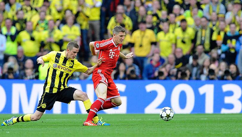 BASTIAN SCHWEINSTEIGER: Note 3. Musste sich die Bälle tief holen, stand dann oft ohne Anspielstation da. Falscher Matchplan, Jupp? Wirkte gehemmt, nicht in Chefform. Beste Szene: Direktabnahme mit links auf Weidenfeller (87.). So leider: Wieder nicht sein Finale. Wird ihm aber wurscht sein!