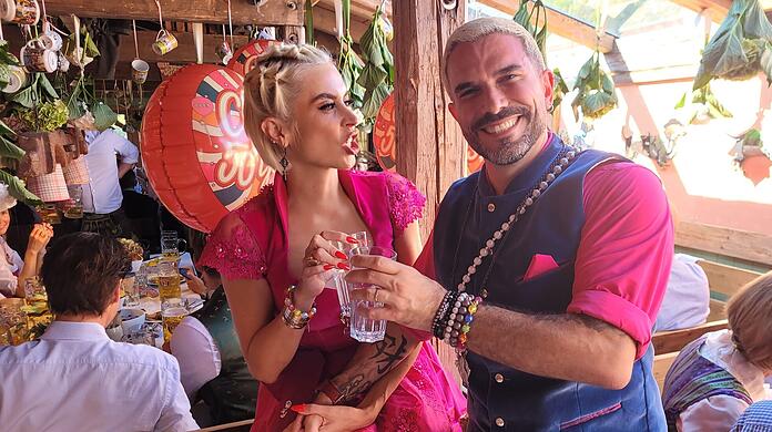 Kein Alkohol! Verena Kerth und Marc Terenzi greifen auf dem Oktoberfest am ersten Tag lieber zum Wasser.