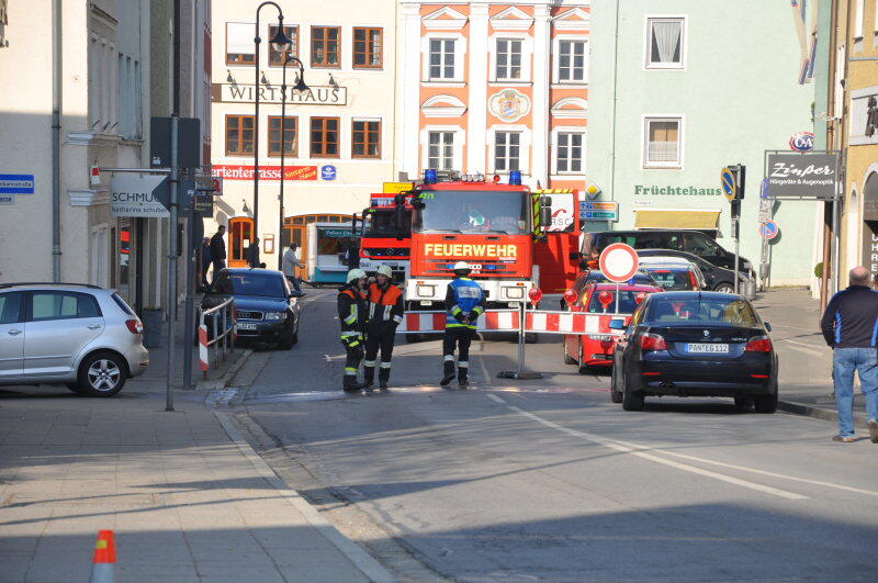 Feuerwehreinsatz in Eggenfelden: Am Sonntagmorgen brach in einer Wohnung plötzlich ein Feuer aus.
