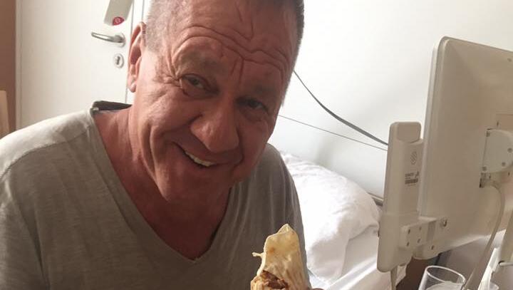 Hugo Bachmaier mit Dürum und seinem geliebten Bier Hugo Bachmaier mit Dürum und seinem geliebten Bier