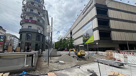 Baustellen und Leerstand: Blick in die Schützenstraße.