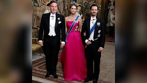 Prinzessin Madeleine Arm in Arm mit Ehemann Chris O'Neill (l.) und ihrem Bruder, Prinz Carl Philip von Schweden.