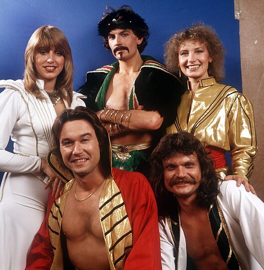 Dschinghis Khan: Die Gruppe machte 1979 in Jerusalem mit ihren schrillen Outfits und dem Song "Dschinghis Khan" auf sich aufmerksam. Das zahlte sich aus - Platz 4 für Deutschland.