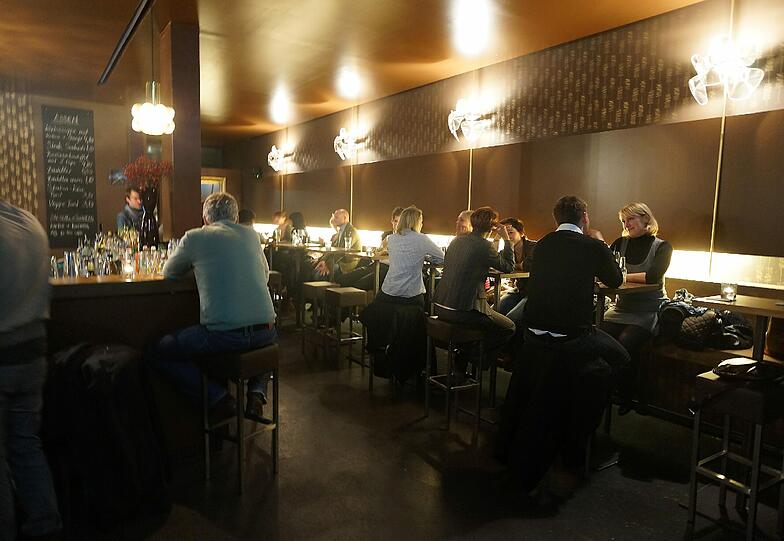Gute Drinks und feine Kleinigkeiten für die, die sich für den Glockenbachrummel eigentlich zu erwachsen fühlen: Das gibt es in der &bdquo;Färber Bar&ldquo;.