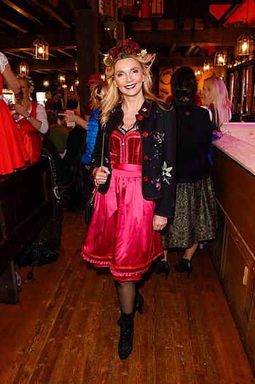 Die VIP-Ladies in Rot auf der Red Damen Wiesn: Dr. Marie-Catherine Klarkowski.