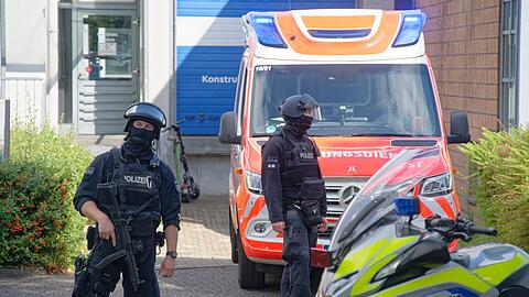 Auch Spezialeinheiten sind vor Ort.