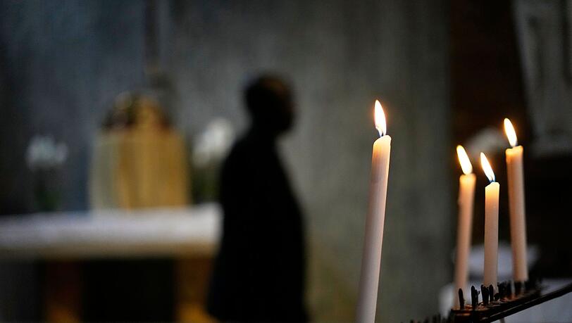 Viele ber&uuml;hmte Menschen haben sich 2025 von der Welt verabschiedet. (Symbolbild)