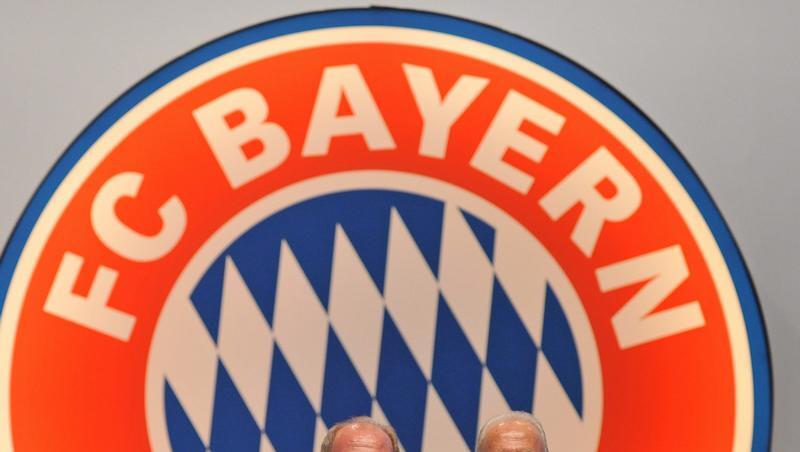 Übergabe beim FC Bayern München: Uli Hoeneß (l.) beerbt Franz Beckenbauer im Präsidentenamt. Übergabe beim FC Bayern München: Uli Hoeneß (l.) beerbt Franz Beckenbauer im Präsidentenamt.