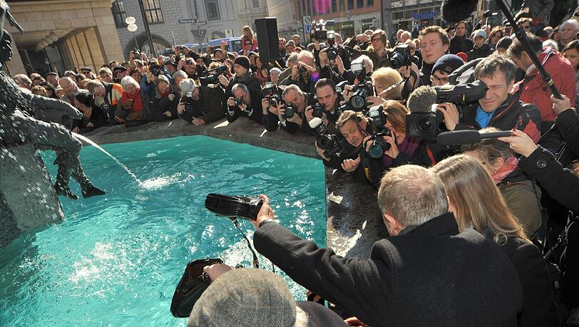 Die Bilder vom Geldbeutel-Waschen Die Bilder vom Geldbeutel-Waschen