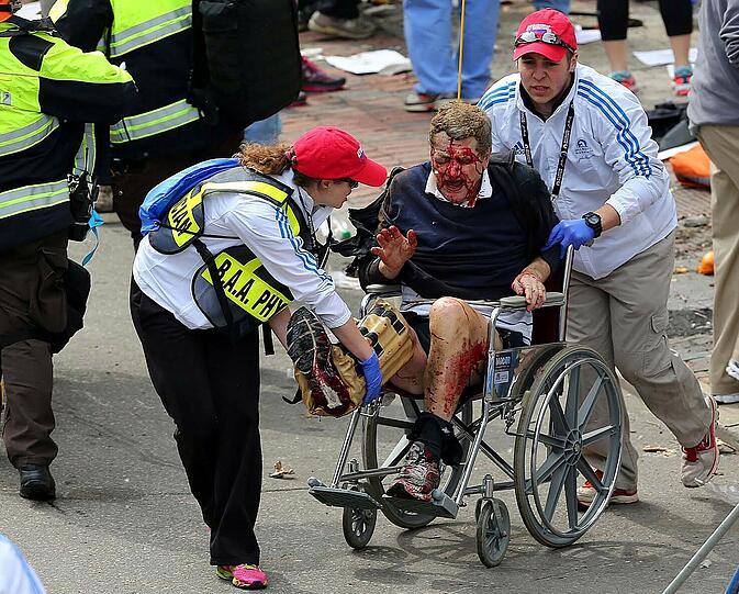 Drei Tote und mehr als 140 Verletzte - Bilder vom Bombenterror in Boston