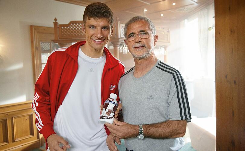 Thomas Müller und Gerd Müller beim Dreh für einen gemeinsamen Werbespot.
