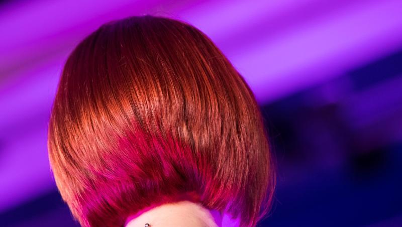 Kupferrot gefärbtes Haar als Frisuren-Trend zeigt ein Model im Vorfeld der Fachmesse "Haare 2017" in Nürnberg. Foto: Daniel Karmann/Archiv Kupferrot gefärbtes Haar als Frisuren-Trend zeigt ein Model im Vorfeld der Fachmesse "Haare 2017" in Nürnberg. Foto: Daniel Karmann/Archiv