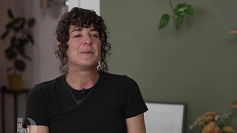 Oh nein, der Zander wurde nicht geliefert! Julia (34) kann ihr Pech nicht fassen.