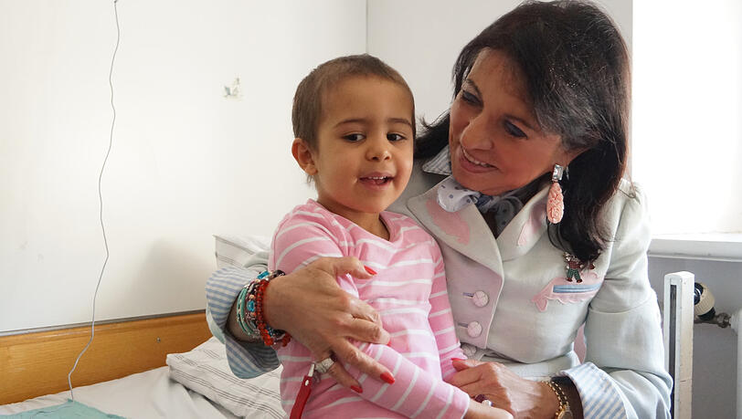 Regine Sixt vor Jahren bei einem Osterbesuch der M&uuml;nchner Kliniken.