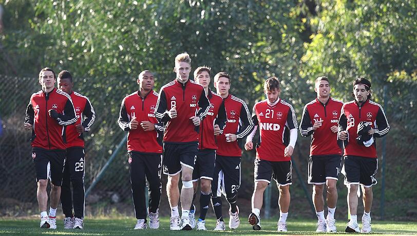 Morgen um 14.30 Uhr trainiert der Club wieder am Valznerweiher. Morgen um 14.30 Uhr trainiert der Club wieder am Valznerweiher.