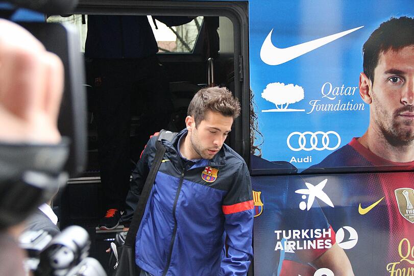 Hier kommt der FC Barcelona in München am Bayerischen Hof an. Die Bilder