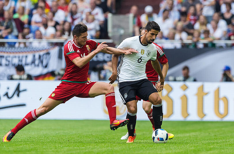 Sami Khedira: Note 4. Lief nicht mehr als nötig und wirkte wie ein Fremdkörper. Musste nach seiner einzigen auffälligen Aktionen vor der Pause kurz behandelt werden und blieb zur Pause in der Kabine.