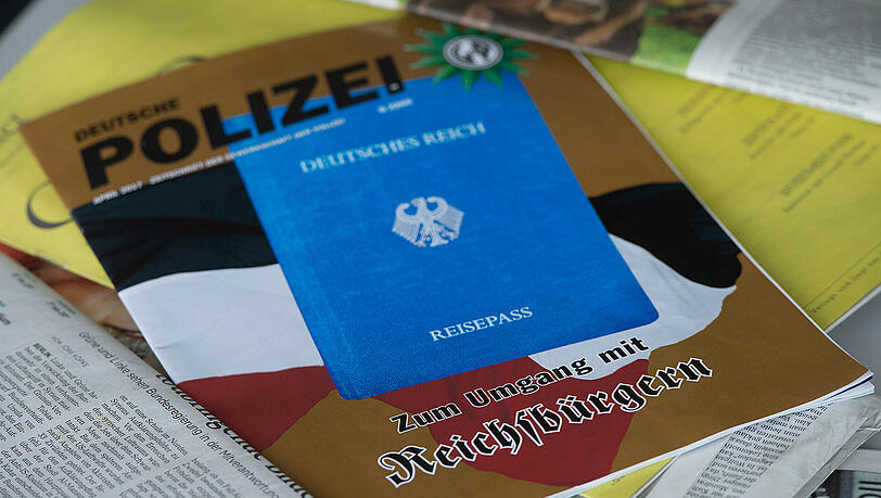 Fast die Hälfte aller "Reichsbürger" in Bayern ist schon mal straffällig geworden. Fast die Hälfte aller "Reichsbürger" in Bayern ist schon mal straffällig geworden.