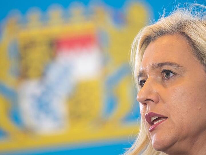 Bayerns Gesundheitsministerin Melanie Huml übt Kritik am Beschluss des Gemeinsamen Bundesausschusses, Krankschreibungen auch bei Lungenbeschwerden wieder nur in der Arztpraxis zuzulassen. (Symbolbild)