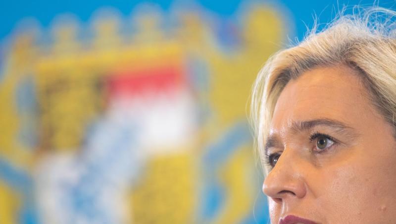Bayerns Gesundheitsministerin Melanie Huml übt Kritik am Beschluss des Gemeinsamen Bundesausschusses, Krankschreibungen auch bei Lungenbeschwerden wieder nur in der Arztpraxis zuzulassen. (Symbolbild) Bayerns Gesundheitsministerin Melanie Huml übt Kritik am Beschluss des Gemeinsamen Bundesausschusses, Krankschreibungen auch bei Lungenbeschwerden wieder nur in der Arztpraxis zuzulassen. (Symbolbild)