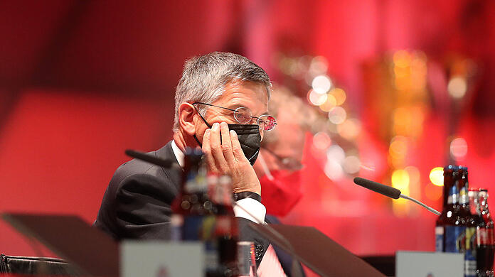 Kein angenehmer Abend für Bayern-Präsident Herbert Hainer.