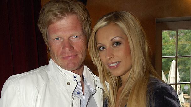 Durch ihre Beziehung zu Oliver Kahn geriet Verena Kerth 2003 über Nacht in die Schlagzeilen. Durch ihre Beziehung zu Oliver Kahn geriet Verena Kerth 2003 über Nacht in die Schlagzeilen.