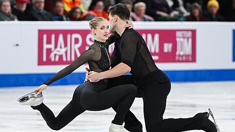 Die Eiskunstläufer Minerva Fabienne Hase und Nikita Wolodin haben bei der WM in Montreal die Bronzemedaille gewonnen.