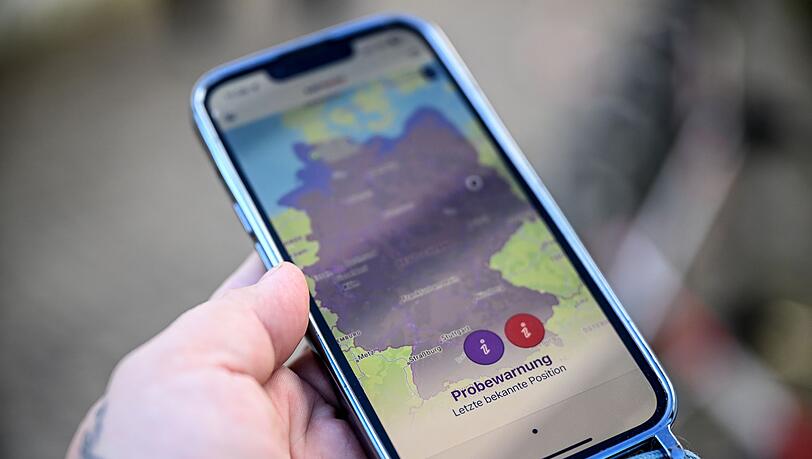 Beim bundesweiten Probealarm wird ganz Deutschland als Gefahrengebiet in der Katwarn-App angezeigt.