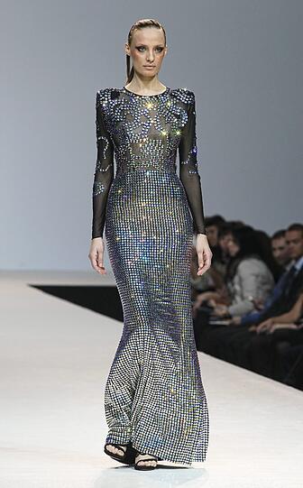 In Moskau findet vom 24. - 28. Oktober die Volvo Fashion Week statt. Schöne Frauen, schrille Outfits und jede Menge Glamour. Die Bilder von der Fahsion Week.