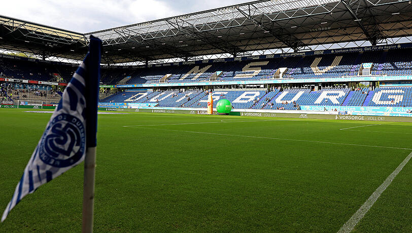 Der Dachschaden der Schauinsland-Reisen-Arena in Duisburg wurde beseitigt. Der Dachschaden der Schauinsland-Reisen-Arena in Duisburg wurde beseitigt.