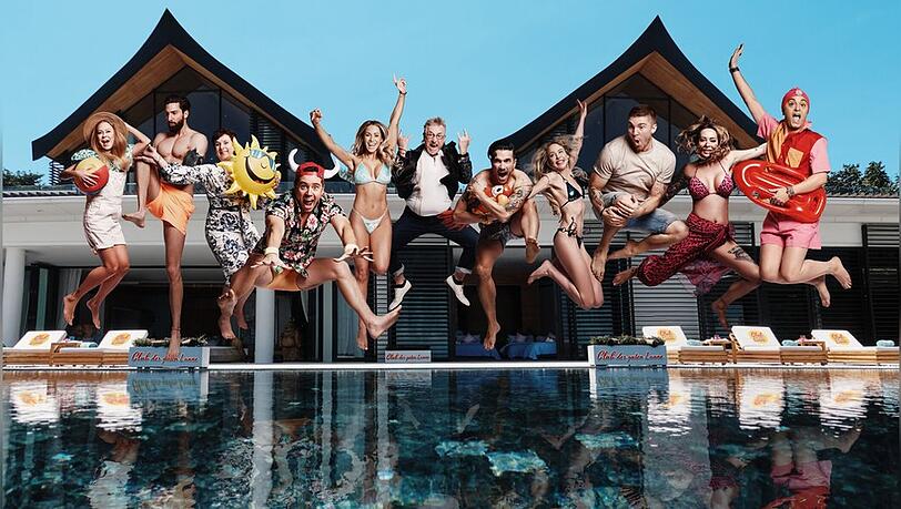Die Stars im "Club der guten Laune" (v.l.): Jenny Elvers, Sebastian Fobe, Iris Abel, Lorenz Büffel, Vanessa Mariposa, Martin Semmelrogge, Marc Terenzi, Theresia Fischer, Joey Heindle, Cora Schumacher und Julian F. M. Stoeckel.