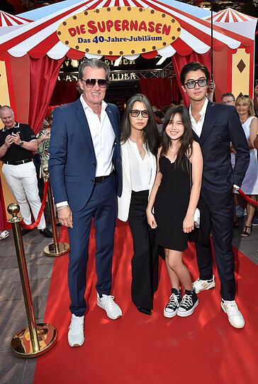 John Jürgens mit Frau Haya und Kindern Lilly und Dennis