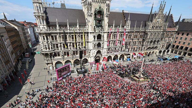 So sah es bei der Bayern-Party 2025 auf dem Marienplatz aus. (Archivbild)