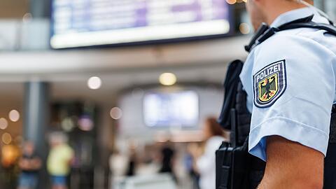 In der Haupthalle des N&uuml;rnberger Hauptbahnhofs griff ein 43-J&auml;hriger mehrere Reisende an. (Symbolbild)