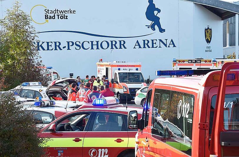 Die Bilder vom Feuerwehr-Großeinsatz in Bad Tölz an der Hacker-Pschorr-Arena.