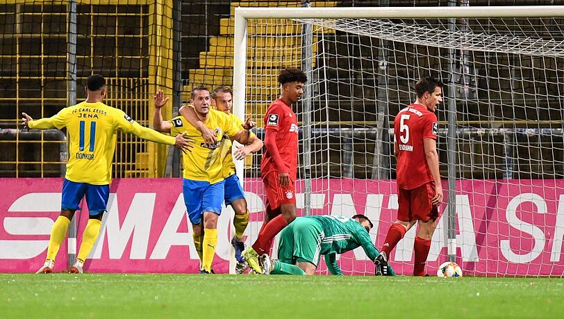 Gegen Tabellenschlusslicht Carl Zeiss Jena setzte es für die Bayern-Amateure eine überraschende Heimpleite. Gegen Tabellenschlusslicht Carl Zeiss Jena setzte es für die Bayern-Amateure eine überraschende Heimpleite.