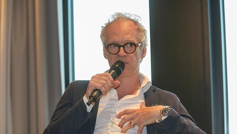 Architekt Fabian Ochs: "Bis zu einer Höhe von 200 Metern ist es möglich, Hochhäuser sozial und ökologisch zu bauen." Architekt Fabian Ochs: "Bis zu einer Höhe von 200 Metern ist es möglich, Hochhäuser sozial und ökologisch zu bauen."