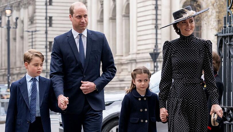 Das Prinzenpaar mit Sohn George und Tochter Charlotte. Die Kleine feiert am 2. Mai 2023 ihren achten Geburtstag.