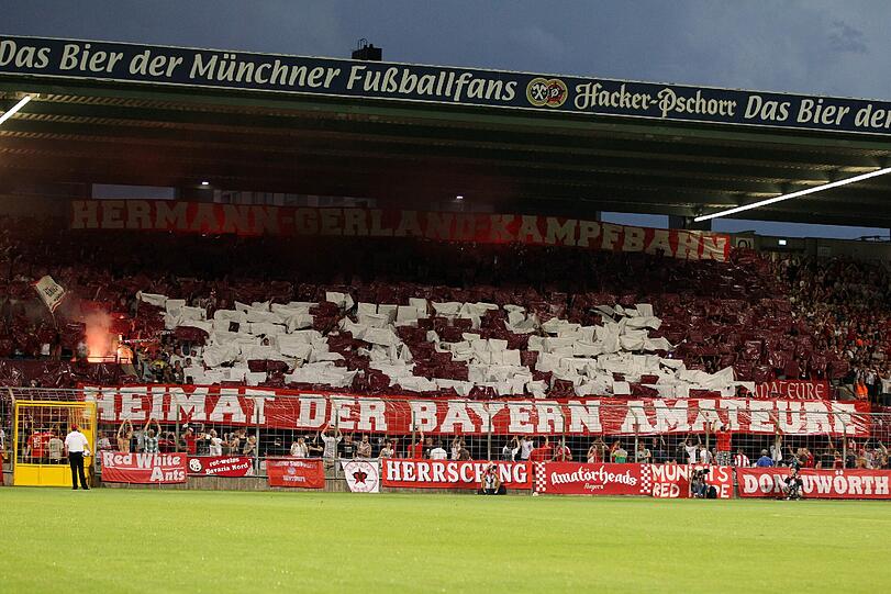 Impressionen vom Amateur-Derby im Grünwalder Stadion.