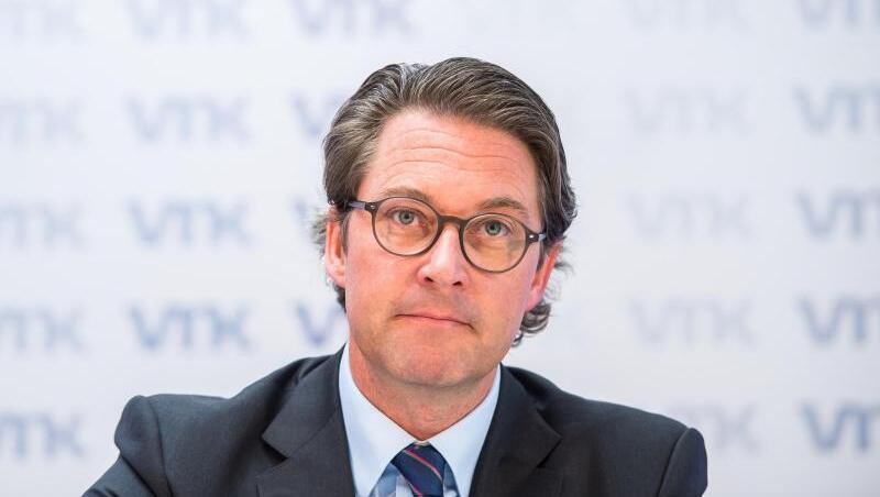 Verkehrsminister Scheuer steht unter Druck, weil er die Verträge zur Erhebung und Kontrolle der Maut mit Betreibern geschlossen hatte, bevor endgültige Rechtssicherheit bestand. Verkehrsminister Scheuer steht unter Druck, weil er die Verträge zur Erhebung und Kontrolle der Maut mit Betreibern geschlossen hatte, bevor endgültige Rechtssicherheit bestand.