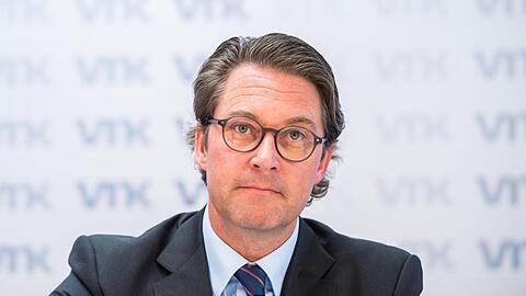Verkehrsminister Scheuer steht unter Druck, weil er die Verträge zur Erhebung und Kontrolle der Maut mit Betreibern geschlossen hatte, bevor endgültige Rechtssicherheit bestand.