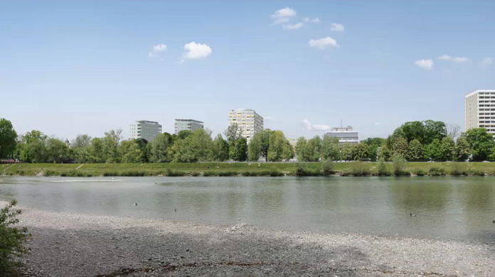 Von links: die zwei Wohntürme, daneben die neue Klinik. Das Wohngebäude ganz rechts steht schon.