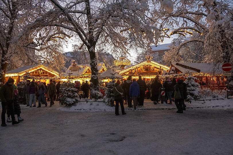 Seit 1976 findet der Haidhauser Weihnachtsmarkt am Weißenburger Platz statt.