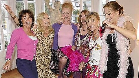 Damenfasching, v.l.: Annemarie Brosi, Sylvia Matthäus, Carmen Hausser, Sabina Frohwitter, Mimi Haupt und Margarita Hayer.