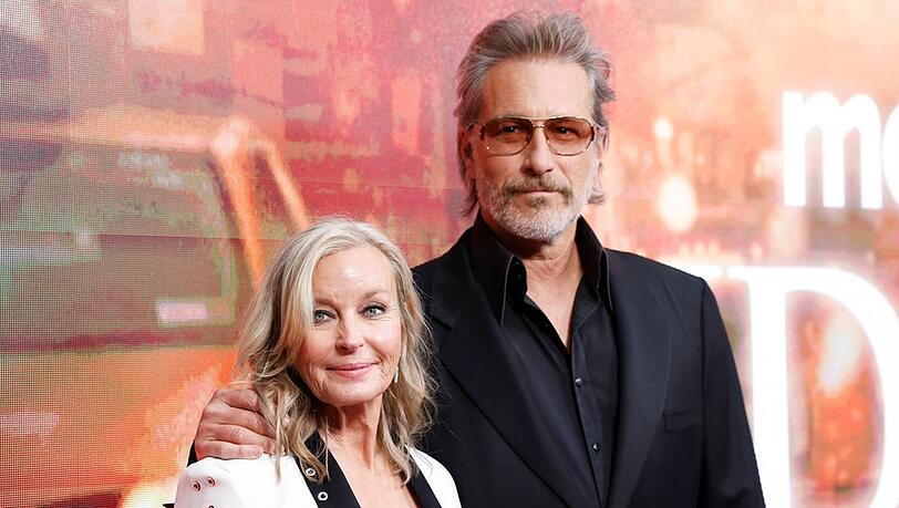 Bo Derek an der Seite von Ehemann John Corbett beim Fototermin für die neue "And Just Like That..."-Staffel.