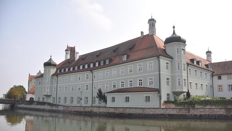 Das Heilig-Geist-Spital in Landshut ist schon öfters Ziel des Exhibitionisten geworden. Das Heilig-Geist-Spital in Landshut ist schon öfters Ziel des Exhibitionisten geworden.