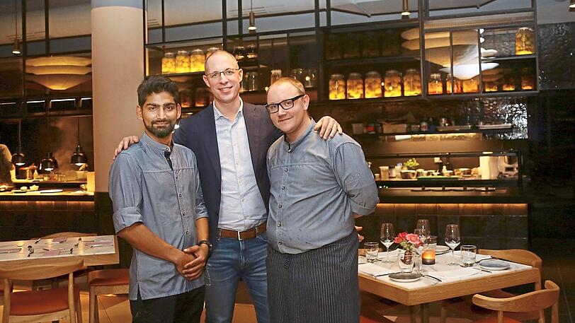 Bewirten im Mona (v.l.): Koch Subooh Panta, Florian August und Koch Florian Jungtäubl.