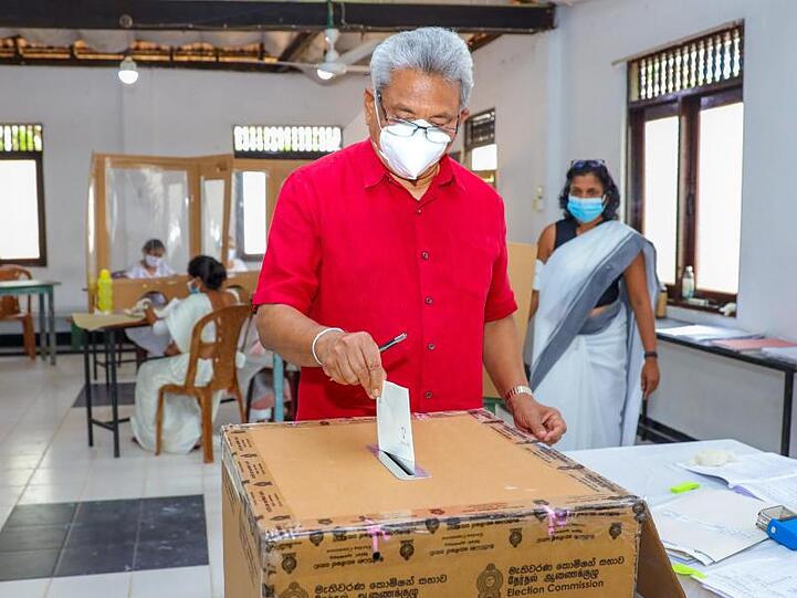 Präsident Gotabhaya Rajapaksa geht als klarer Sieger aus der Parlamentswahl in Sri Lanka hervor.