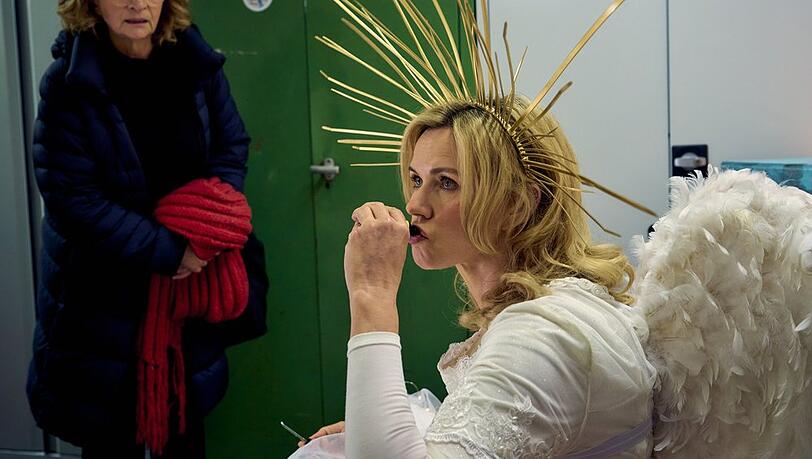 Veronica Ferres als Schuldirektorin in der Impro-Komödie "Andere Eltern - 1. Klasse".